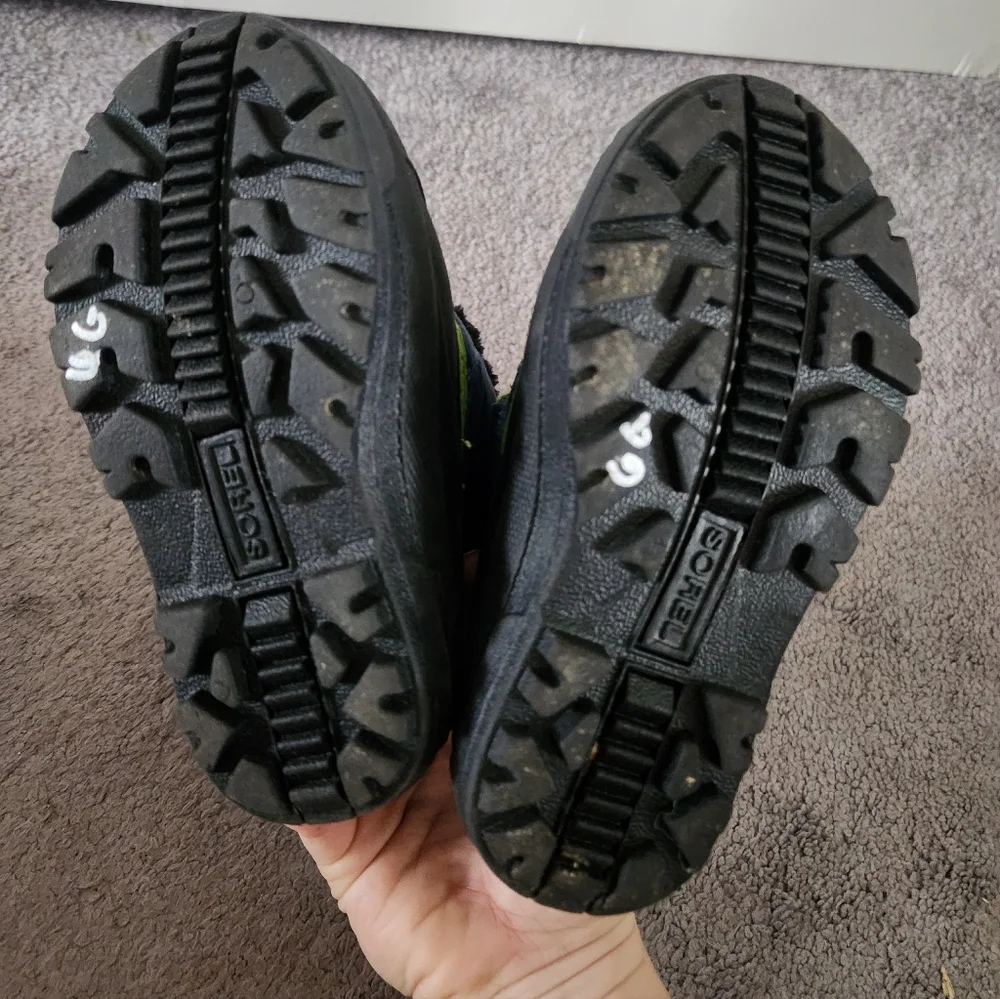 Sorel kids snow